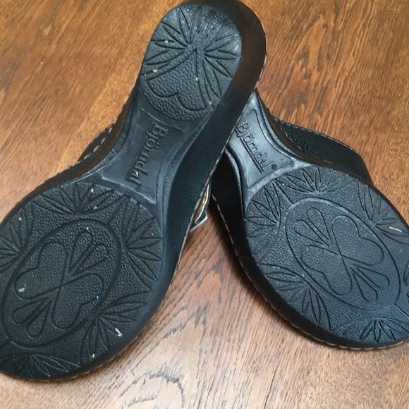 BJORNDAL BRADI thong wedge sandal Sz 8.All leather uppers. 2.5” heel. Prev owned - Picture 6 of 6